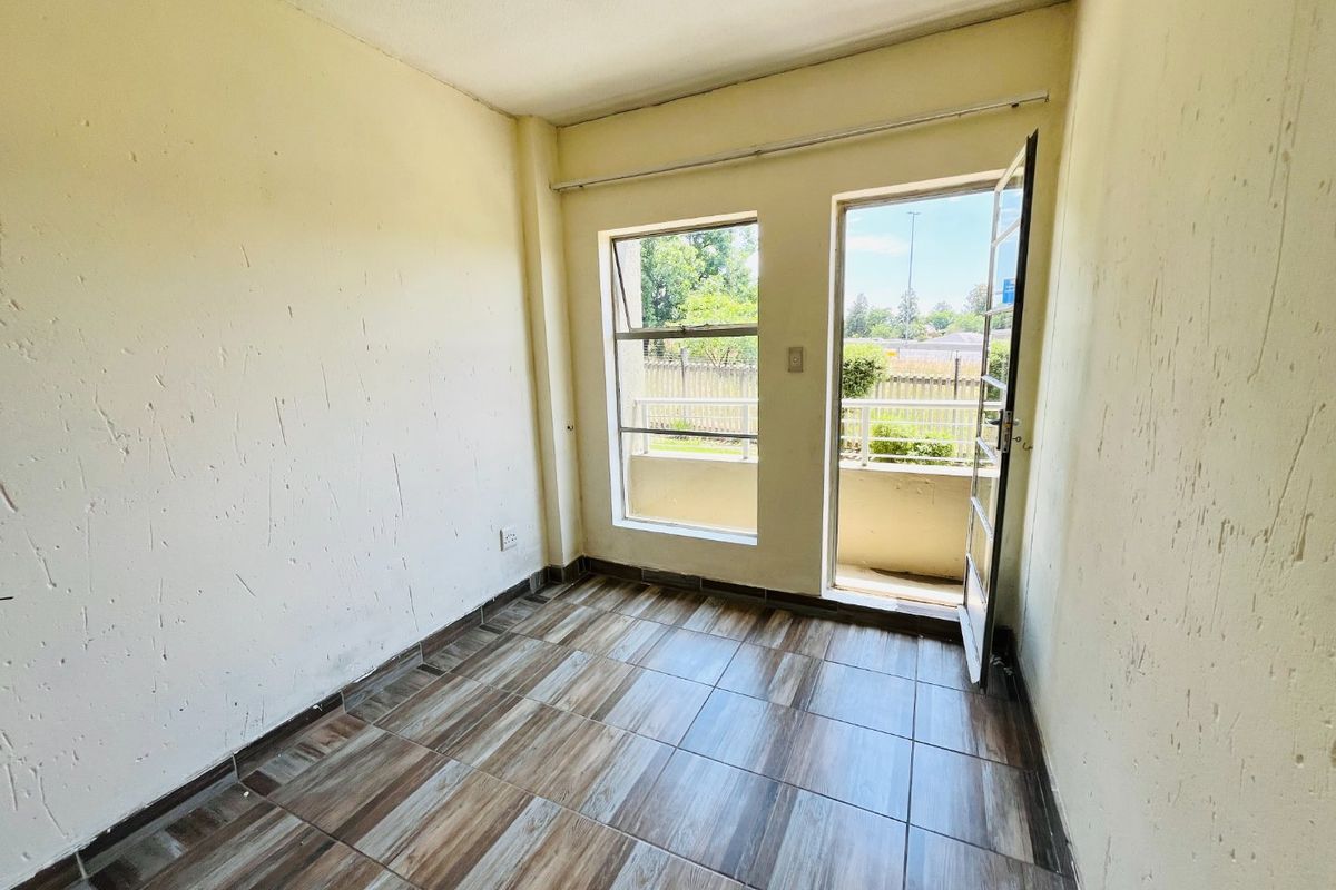 Modern two bedroom and 1 bath apartment/flat for sale in Buccleuch, secure now!! - Photo 5