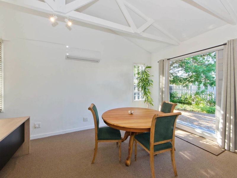 Striking Georgian-Style Home – Centrally Located. - Photo 5