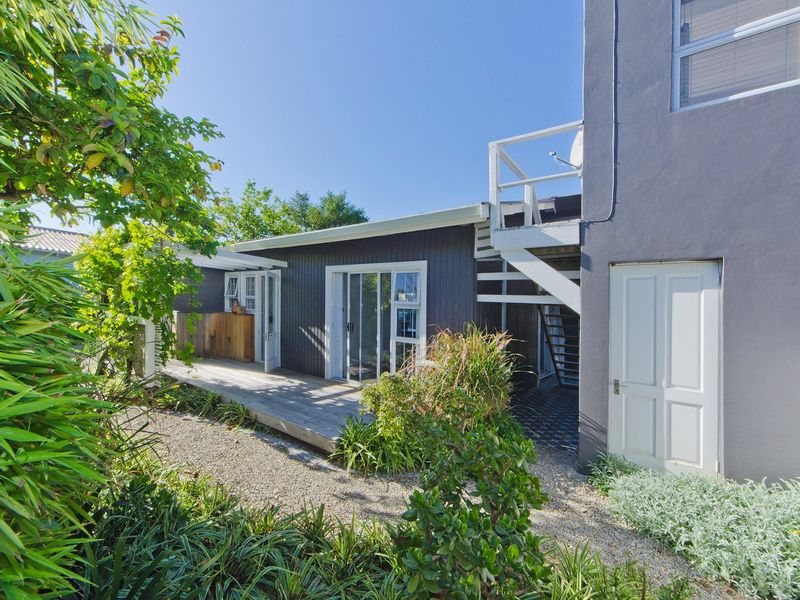 Striking Georgian-Style Home – Centrally Located. - Photo 8