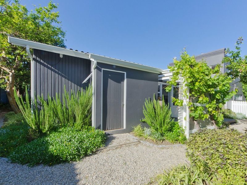 Striking Georgian-Style Home – Centrally Located. - Photo 7