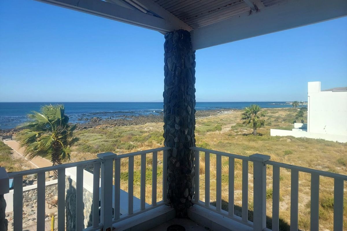 Modern Seaside Home with Panoramic Ocean Views in Sandy Point Estate - Photo 5