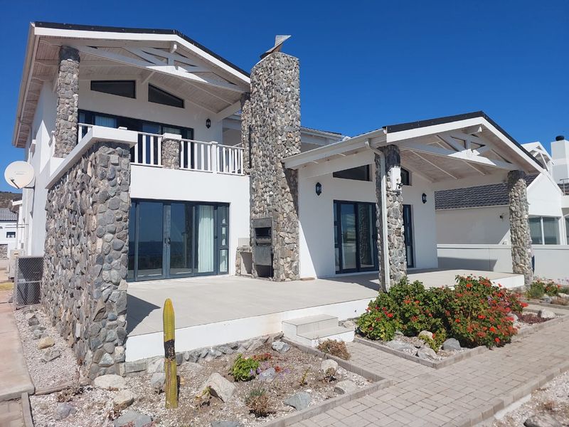 Modern Seaside Home with Panoramic Ocean Views in Sandy Point Estate - Photo 2