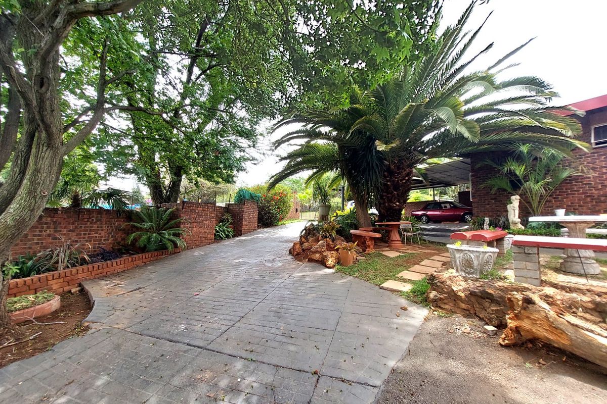 Exceptional Income-Generating Property! - Photo 5