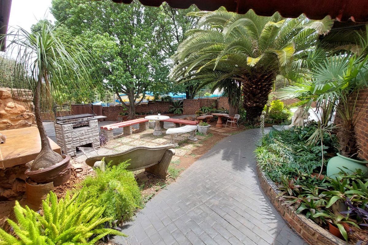 Exceptional Income-Generating Property! - Photo 4