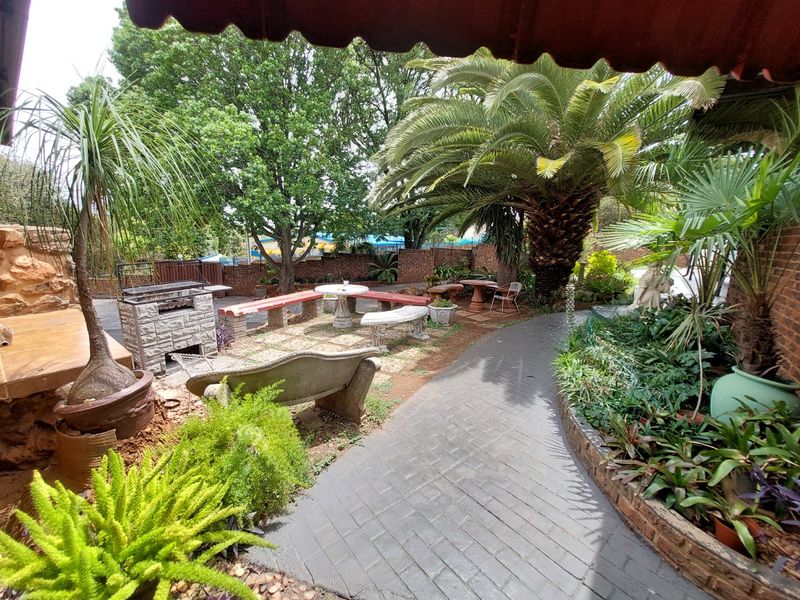 Exceptional Income-Generating Property! - Photo 4