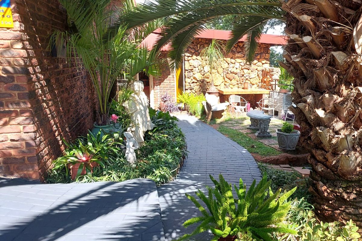 Exceptional Income-Generating Property! - Photo 3