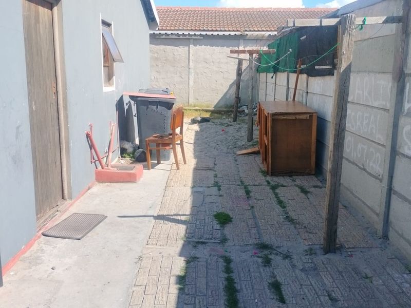 Two Bedroom Family Home For Sale in Lavender Hill - Photo 2