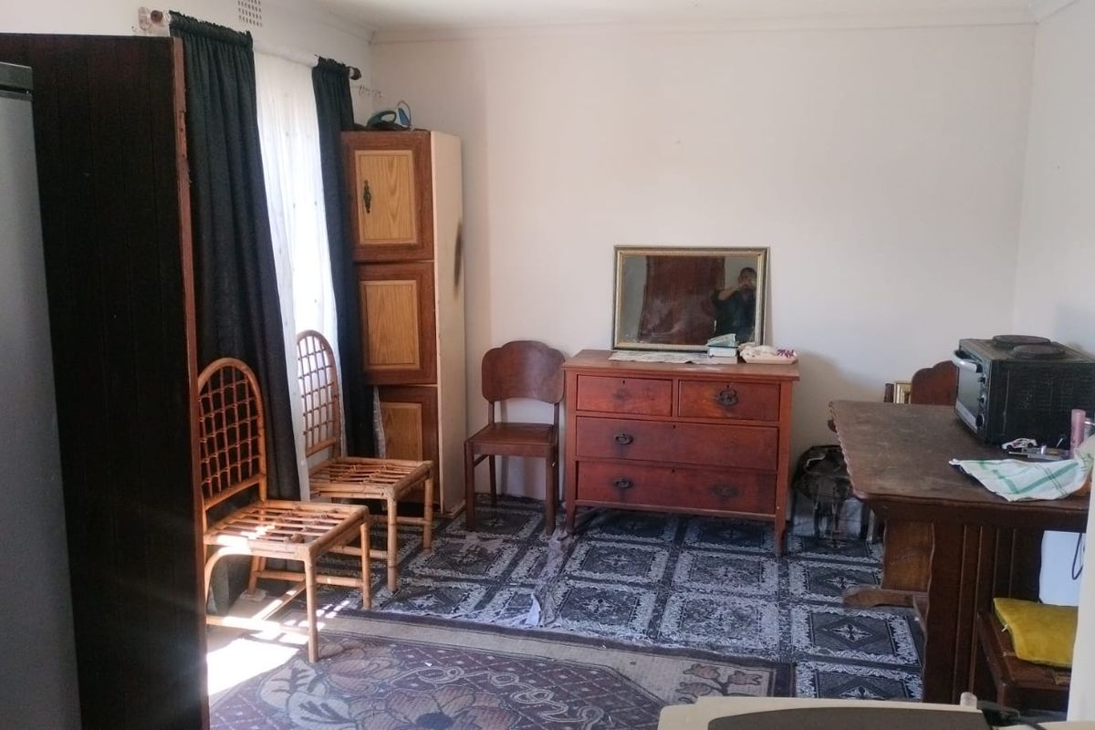 Two Bedroom Family Home For Sale in Lavender Hill - Photo 3