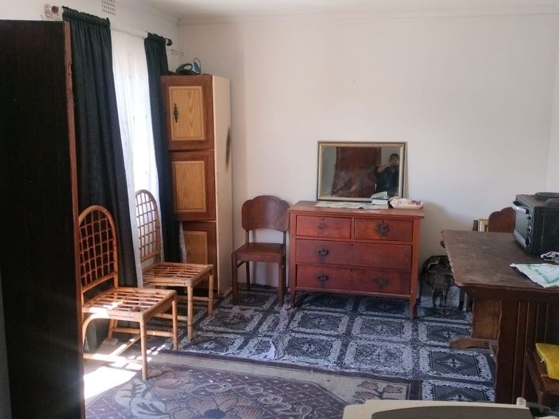 Two Bedroom Family Home For Sale in Lavender Hill - Photo 3