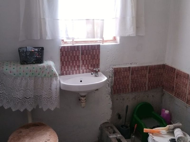 Two Bedroom Family Home For Sale in Lavender Hill - Photo 7