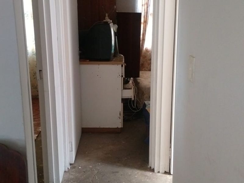 Two Bedroom Family Home For Sale in Lavender Hill - Photo 4