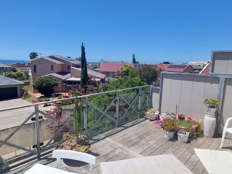 Home For Sale in Wavecrest, 4 Bedroom With endless Potential  - Photo 9