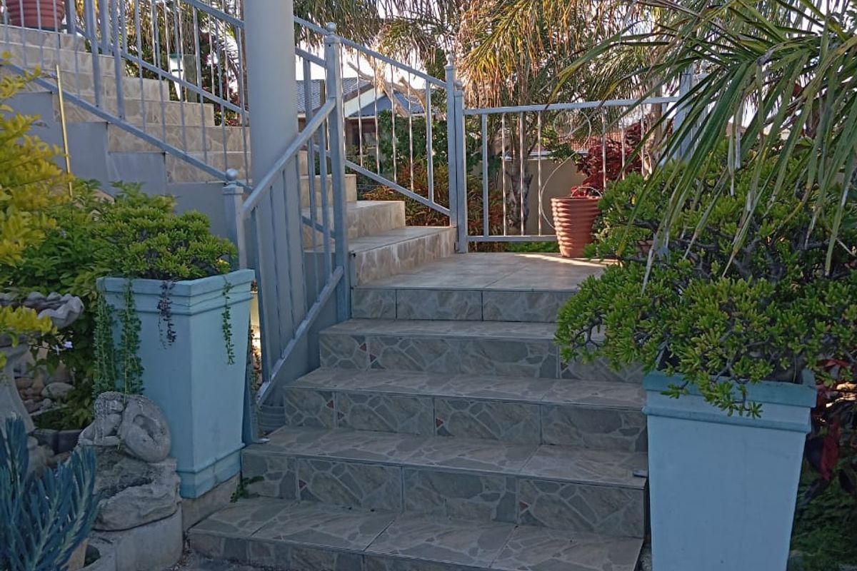 Home For Sale in Wavecrest, 4 Bedroom With endless Potential  - Photo 5