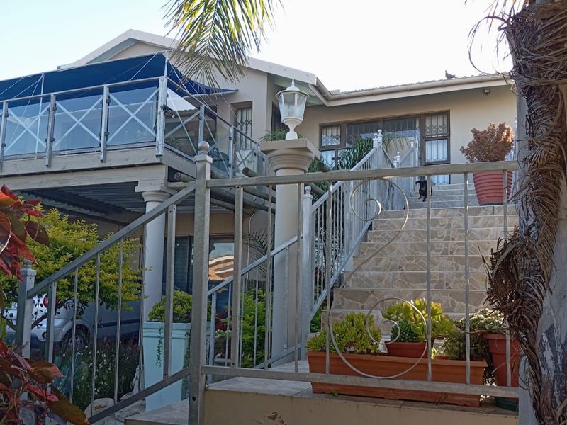 Home For Sale in Wavecrest, 4 Bedroom With endless Potential  - Photo 2