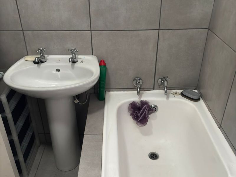 2 Bedroom and 1 Bathroom available for you to rent Call us now!! - Photo 10