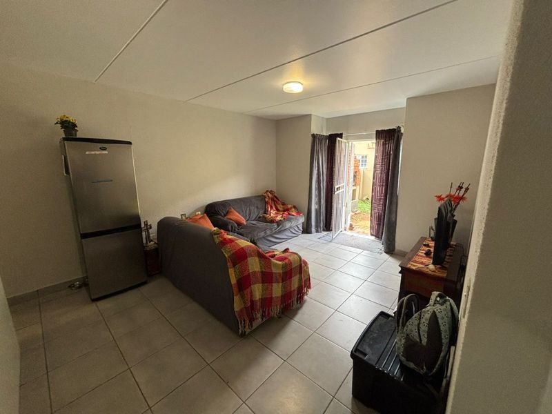 2 Bedroom and 1 Bathroom available for you to rent Call us now!! - Photo 3