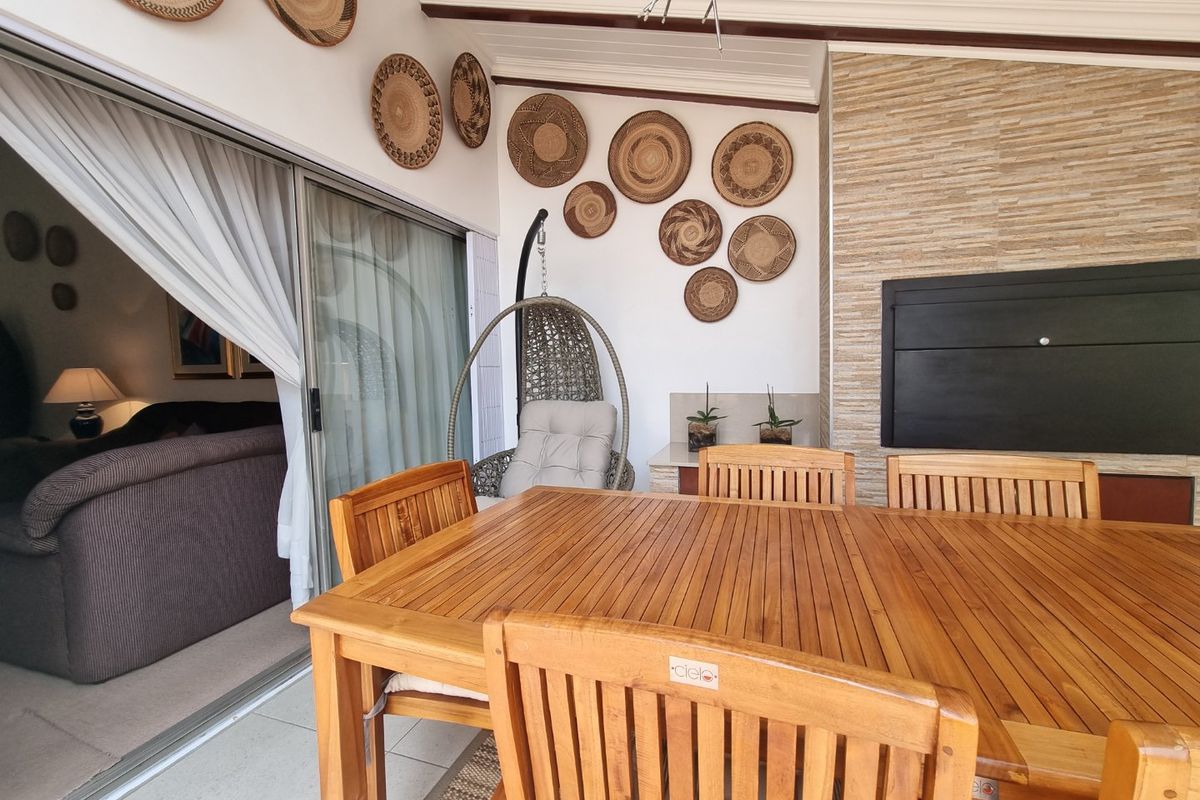 Stunning 3 Bedroom 2 Bathroom Single  Garage  Covered Carport ,  Pet Friendly Garden... - Photo 5