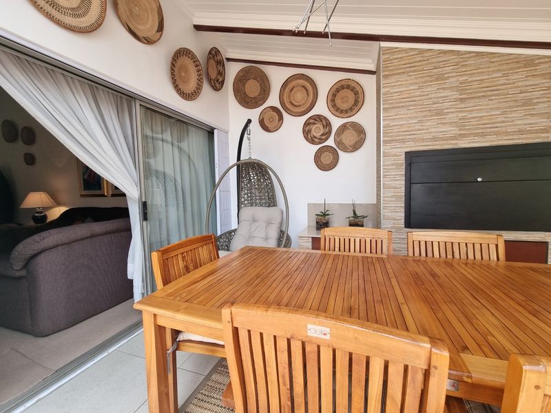 Stunning 3 Bedroom 2 Bathroom Single  Garage  Covered Carport ,  Pet Friendly Garden... - Photo 5