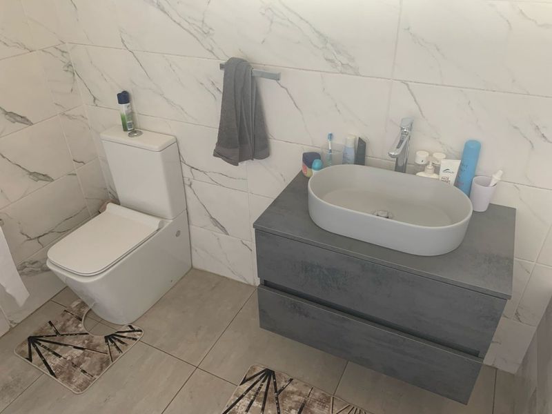 3 Bedroom Home in Helderwyk Estate - Photo 9