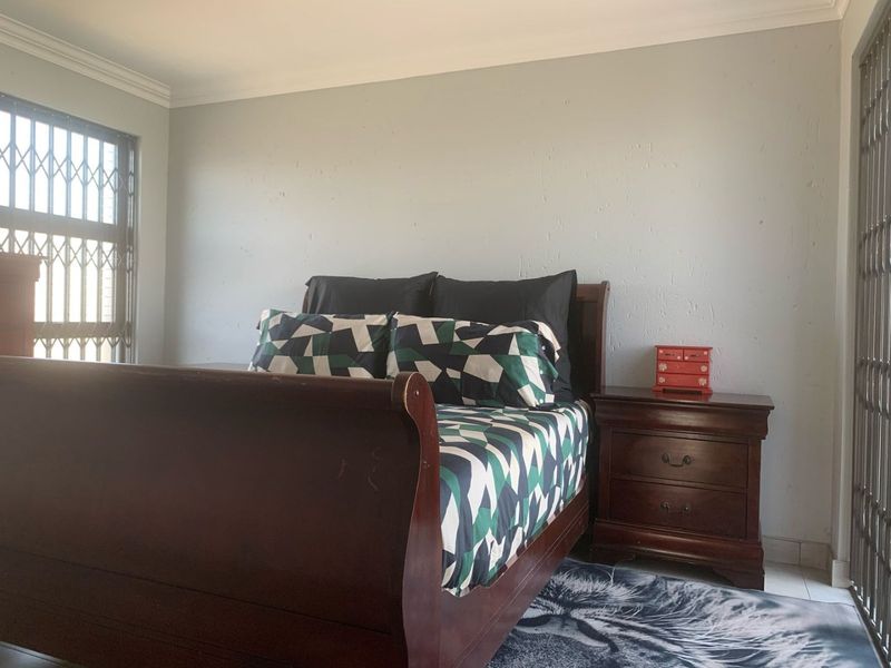 3 Bedroom Home in Helderwyk Estate - Photo 8