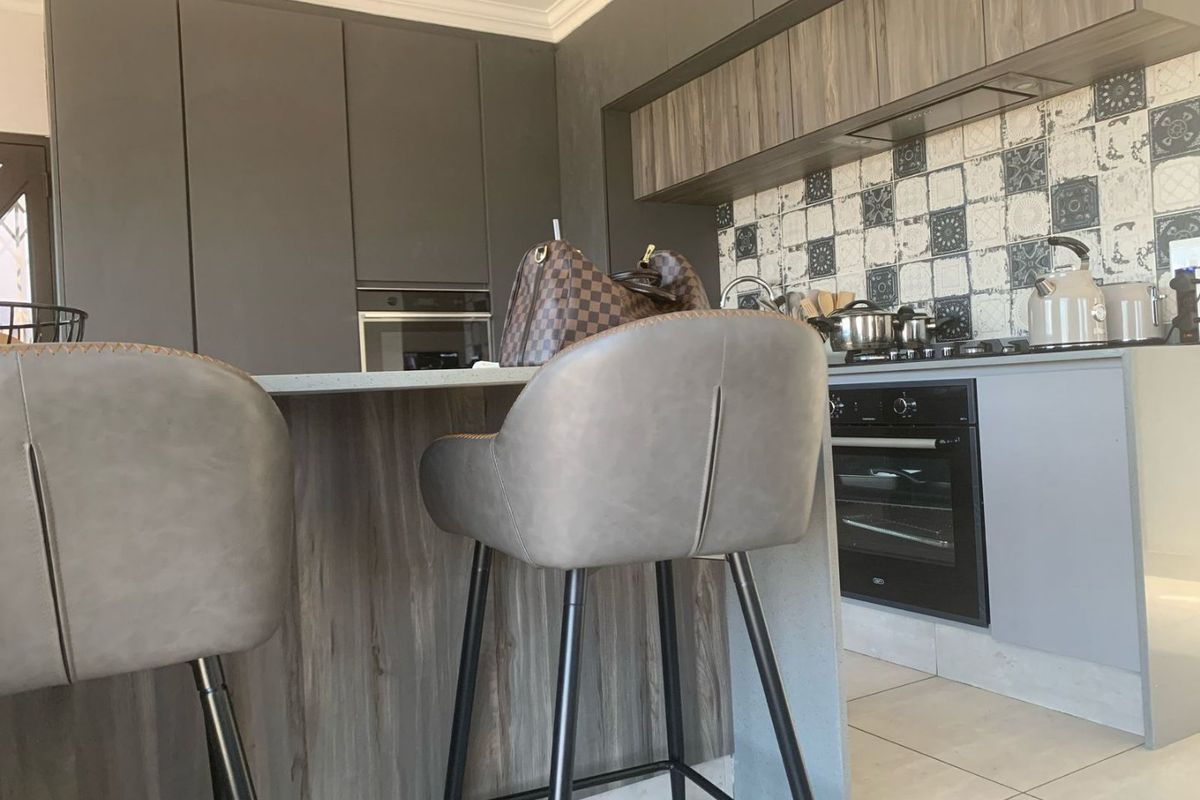 3 Bedroom Home in Helderwyk Estate - Photo 5