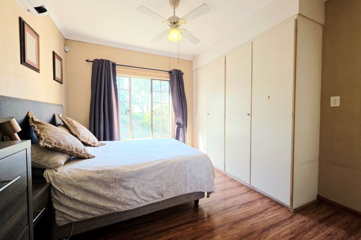 Spacious 3 Bedroom, 2 Bathroom Apartment - Photo 4