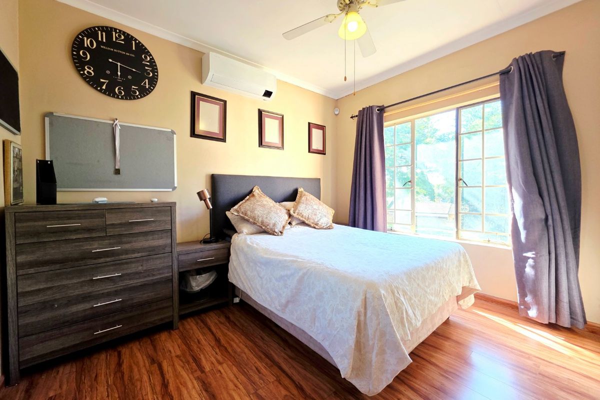 Spacious 3 Bedroom, 2 Bathroom Apartment - Photo 2