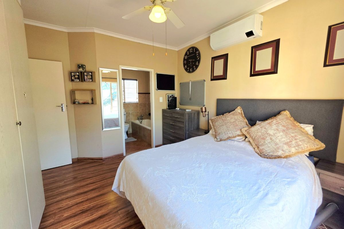 Spacious 3 Bedroom, 2 Bathroom Apartment - Photo 3