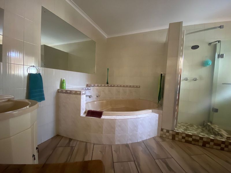 Luxury Living Meets Everyday Comfort - Photo 7