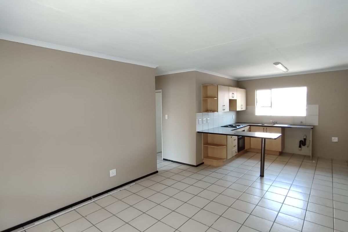 Dont Miss this Spacious 2-Bedroom Apartment in Secure Bardene Complex – Prime Location! - Photo 4