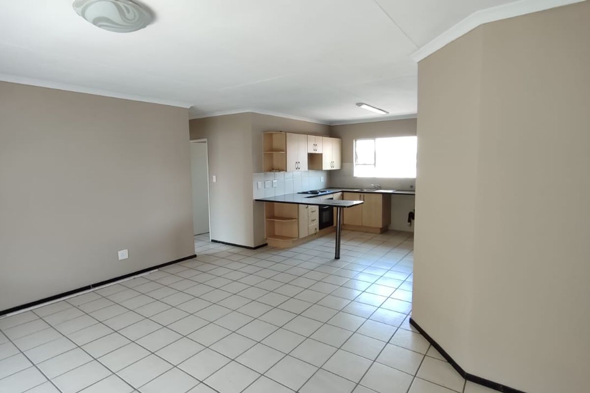 Dont Miss this Spacious 2-Bedroom Apartment in Secure Bardene Complex – Prime Location! - Photo 5