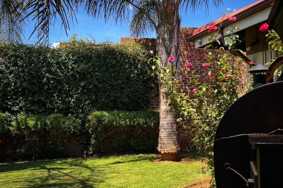 An Entertainer’s Dream Home  - Photo 4