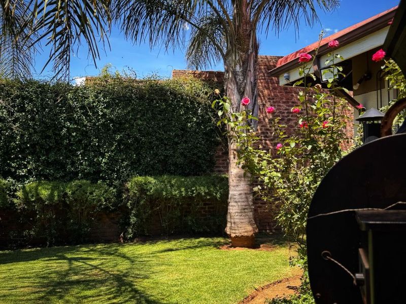 An Entertainer’s Dream Home  - Photo 4