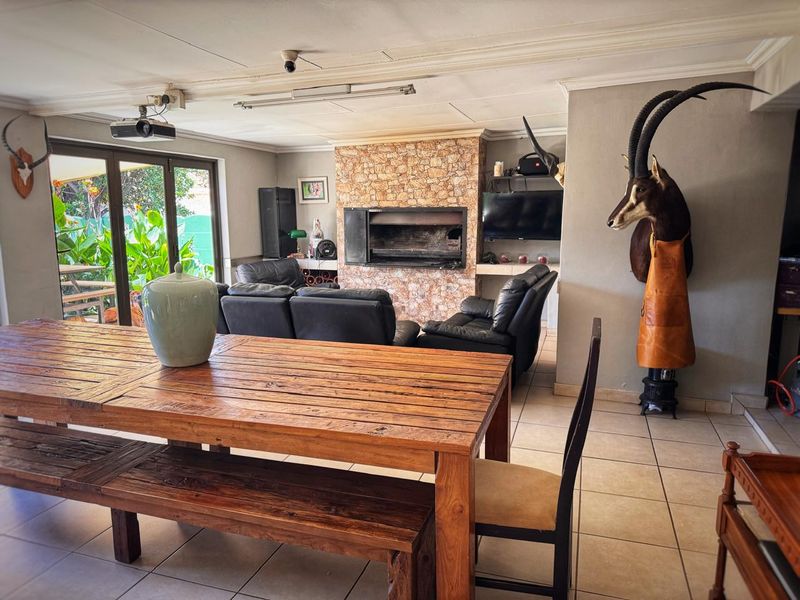 An Entertainer’s Dream Home  - Photo 1