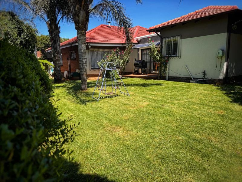 An Entertainer’s Dream Home  - Photo 7