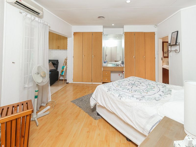 Spacious Townhouse in Hennopspark ideal living - Photo 5