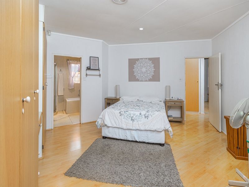 Spacious Townhouse in Hennopspark ideal living - Photo 7