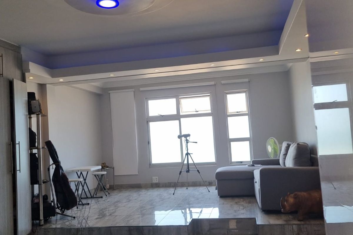 A Studio Apartment For Sale In South Beach, Durban - Photo 3