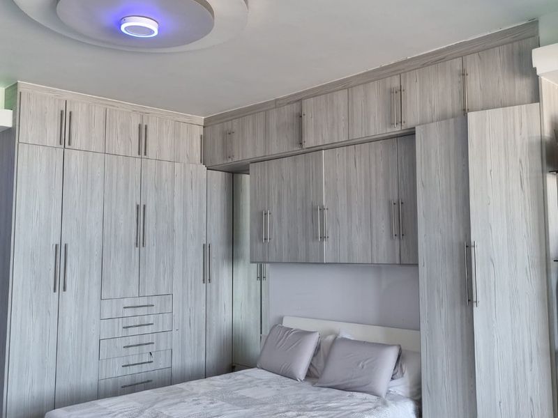 A Studio Apartment For Sale In South Beach, Durban - Photo 6