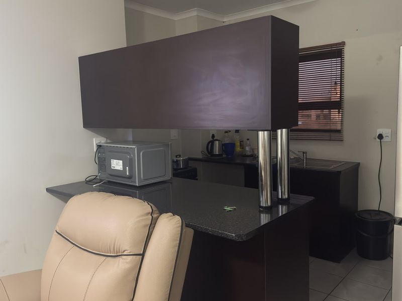 Affordable property in complex - Photo 8