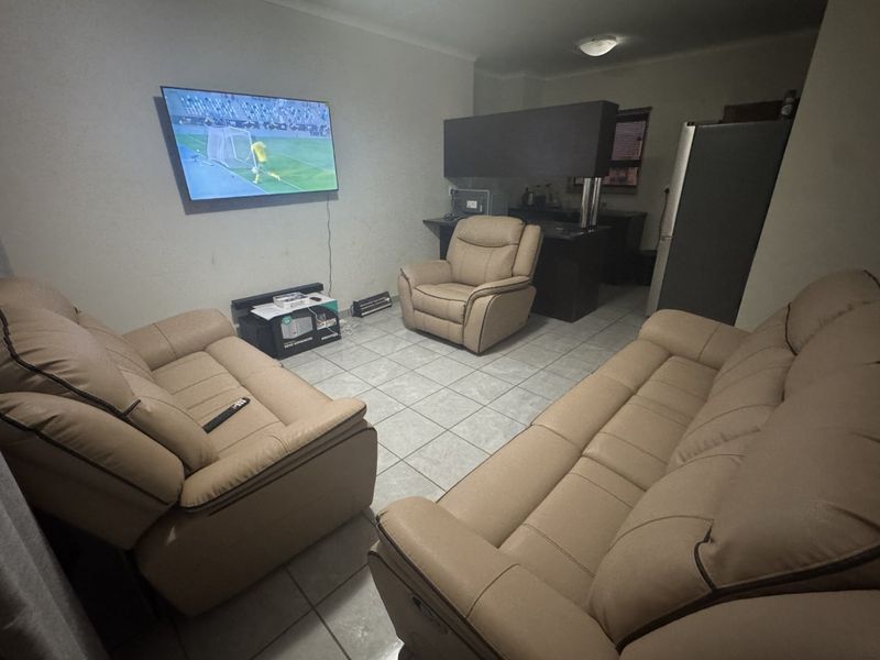 Affordable property in complex - Photo 7