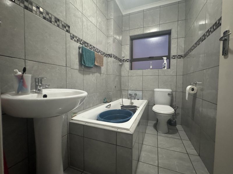 Affordable property in complex - Photo 6