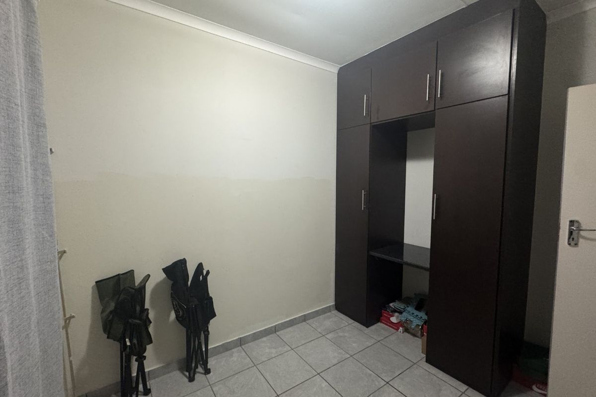 Affordable property in complex - Photo 5