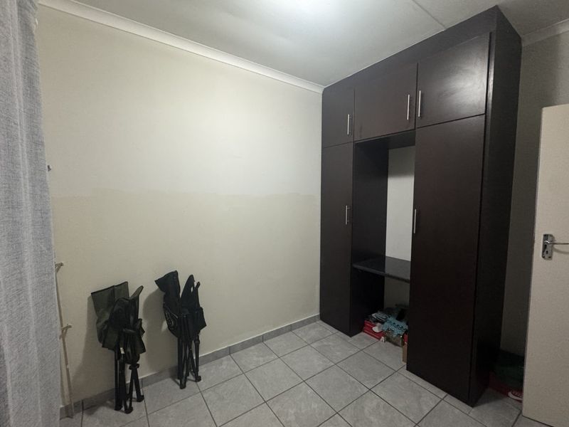 Affordable property in complex - Photo 5