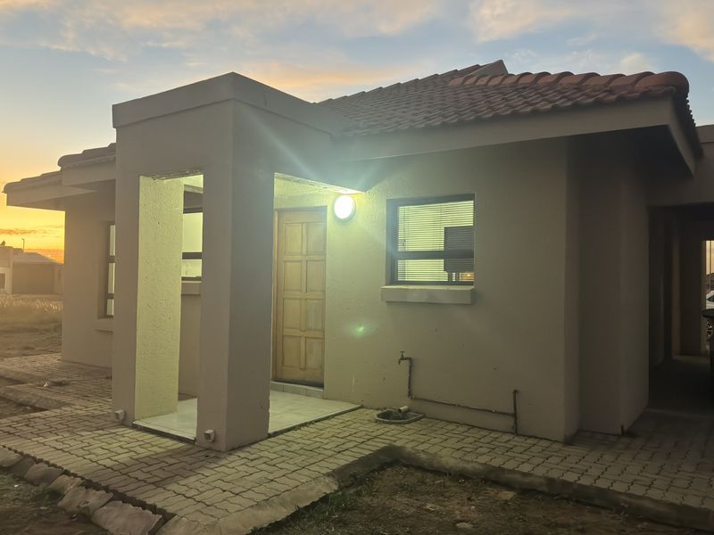 Affordable property in complex - Photo 2