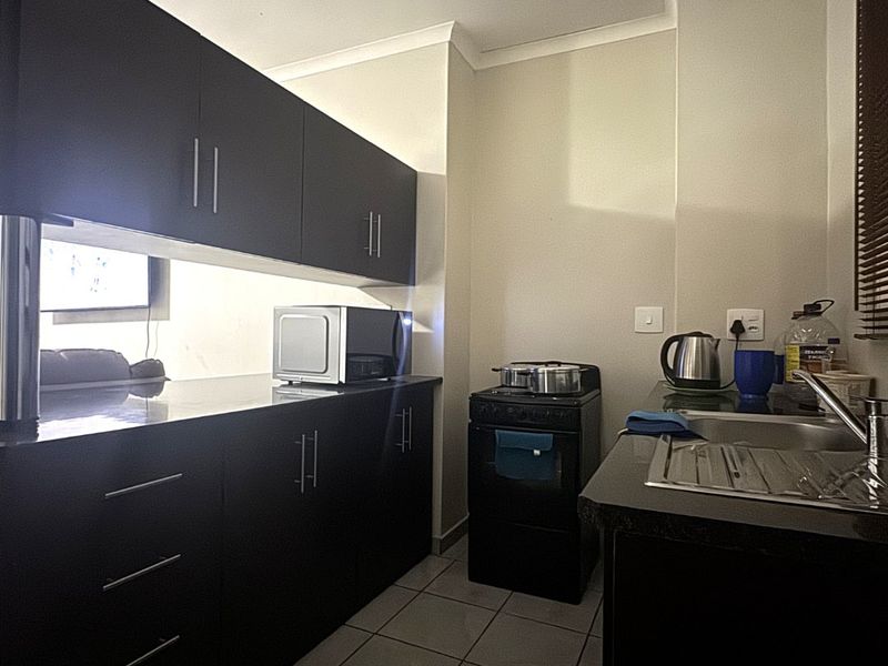 Affordable property in complex - Photo 3