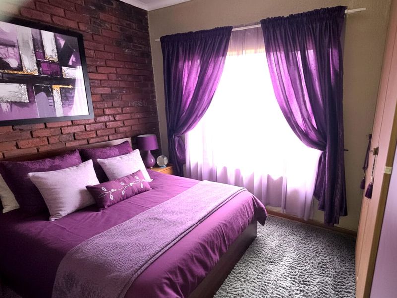 5-bed, 2-bath family home with pool, lapa, modern kitchen. - Photo 10