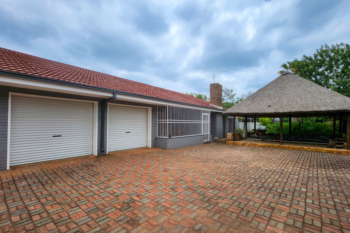 A Spacious and Neat Family Home Offering Comfort, Convenience, and Excellent Extras. - Photo 4