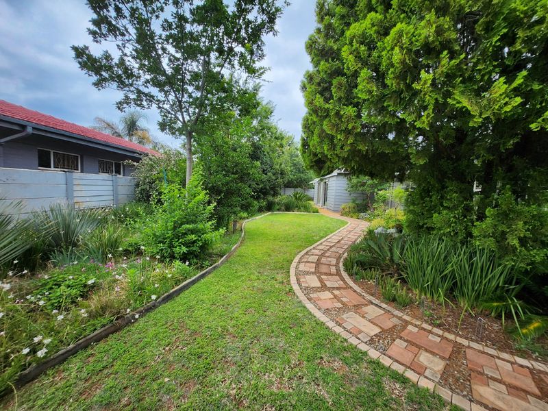 A Spacious and Neat Family Home Offering Comfort, Convenience, and Excellent Extras. - Photo 6