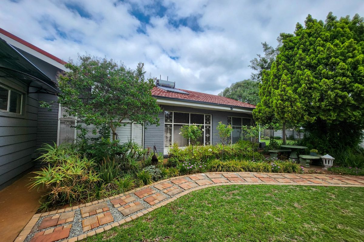 A Spacious and Neat Family Home Offering Comfort, Convenience, and Excellent Extras. - Photo 2